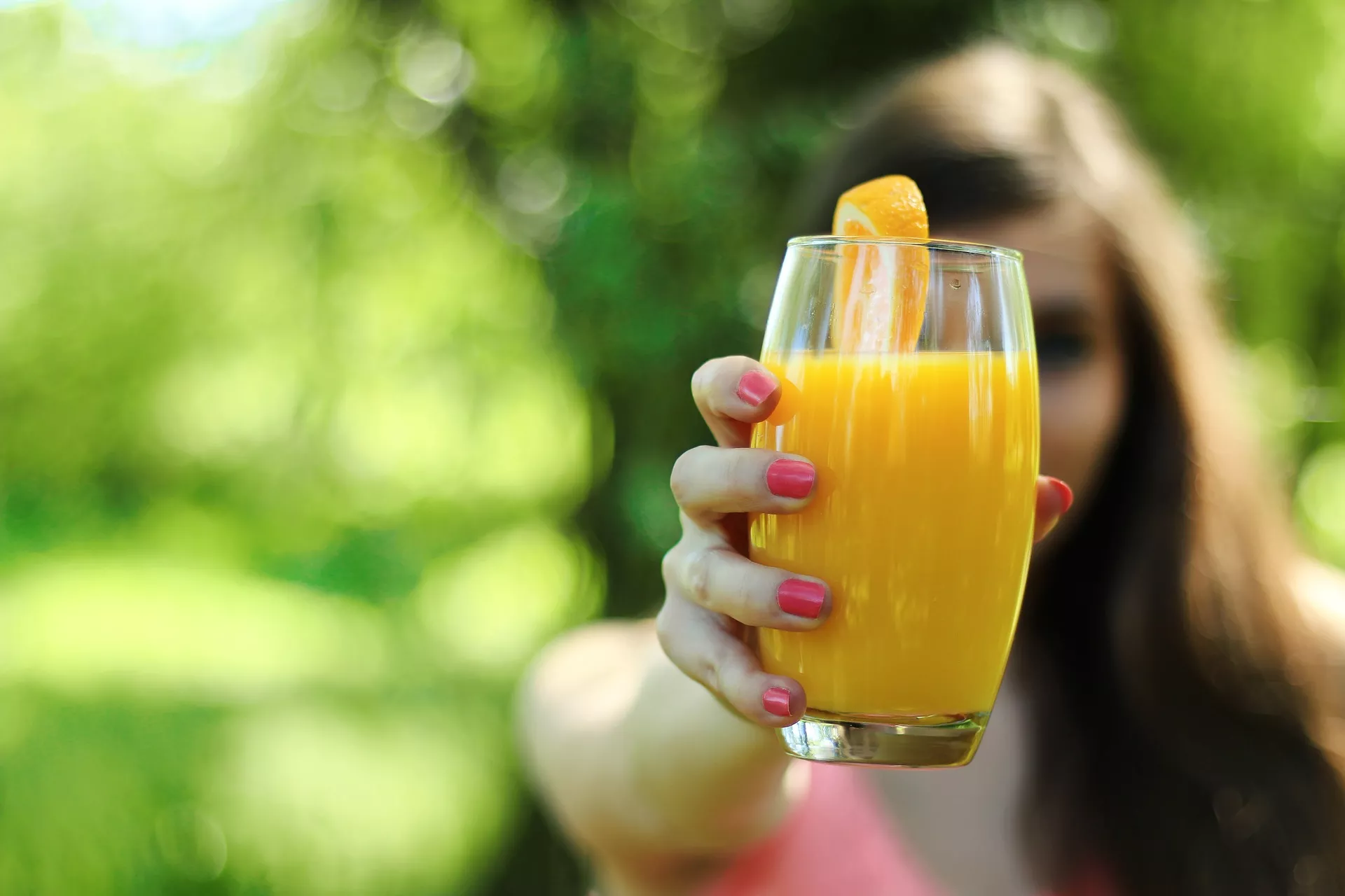 Pourquoi le presse-agrumes est le meilleur outil pour faire du jus d'orange  ?